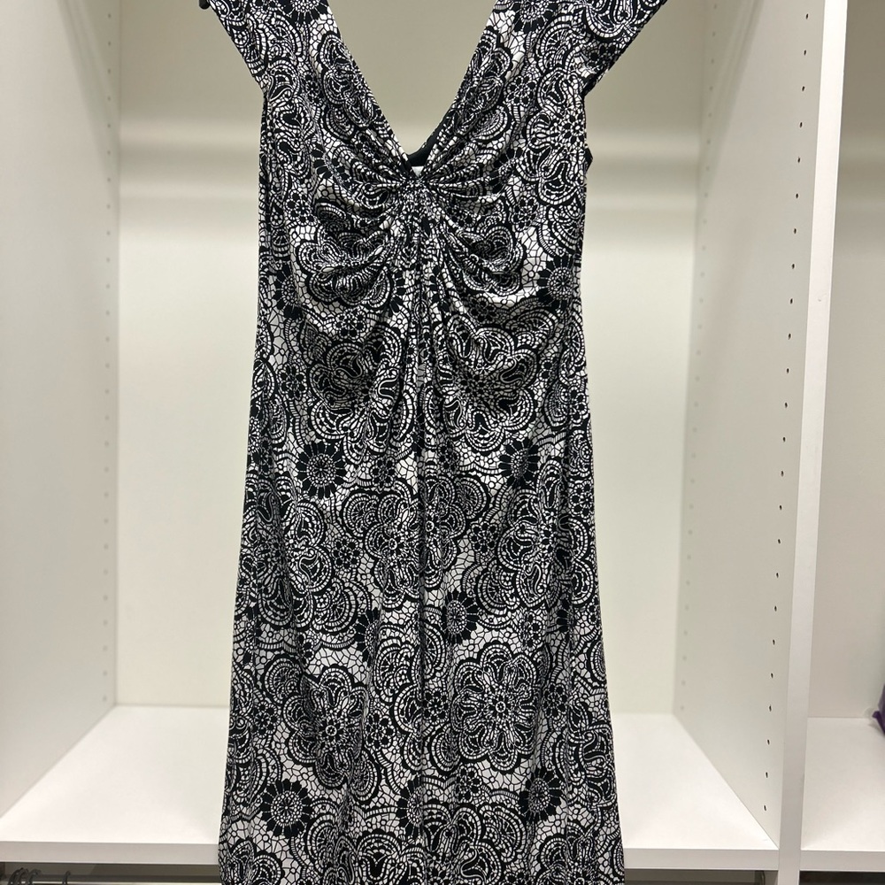 London Times Elegant, Shapely, and Slimming Black and White  Dress